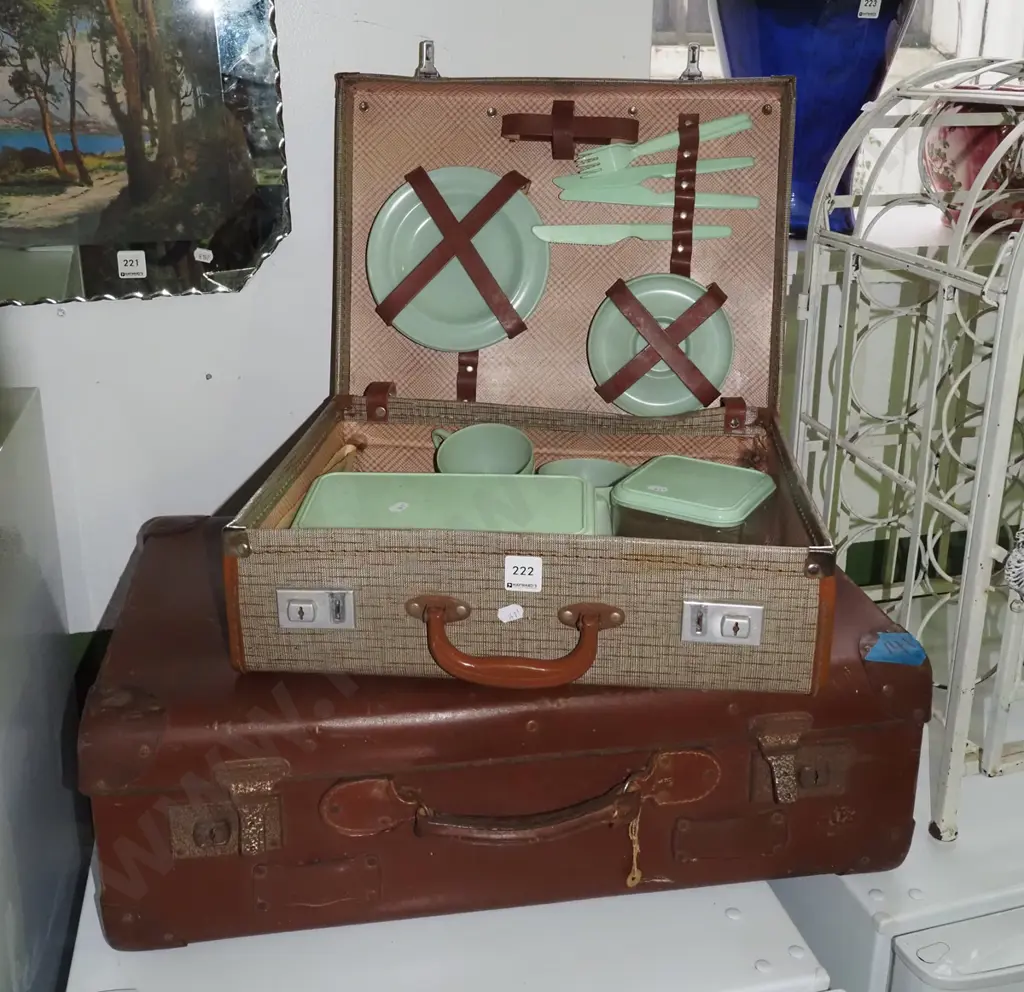 restorer's leather suitcase & vintage picnic set Image 1++