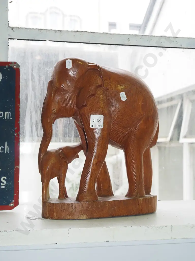 wooden elephant figurines (no tusks) H310 Image 1++