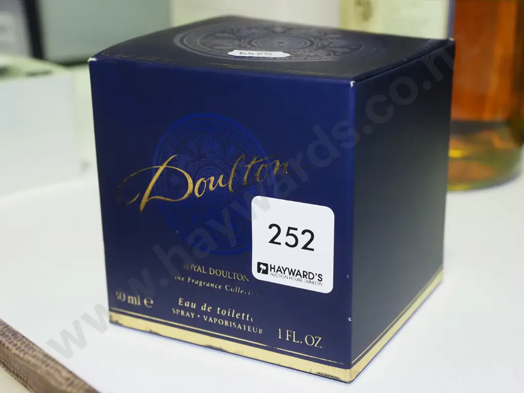 boxed Royal Doulton eau de toilette 30ml Image 1++