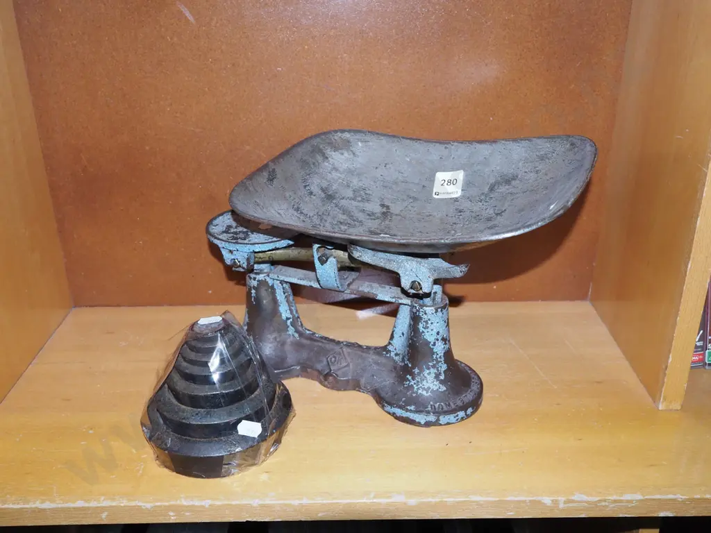vintage balance scales & weights Image 1++
