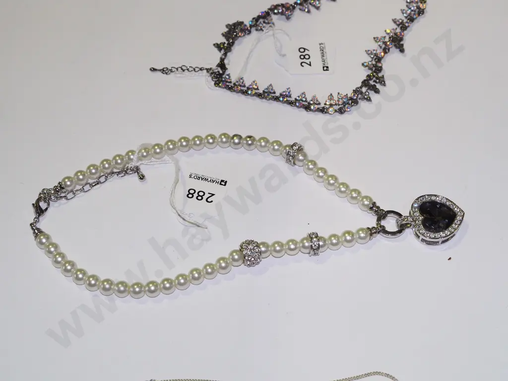 ornate heart themed necklace Image 1++