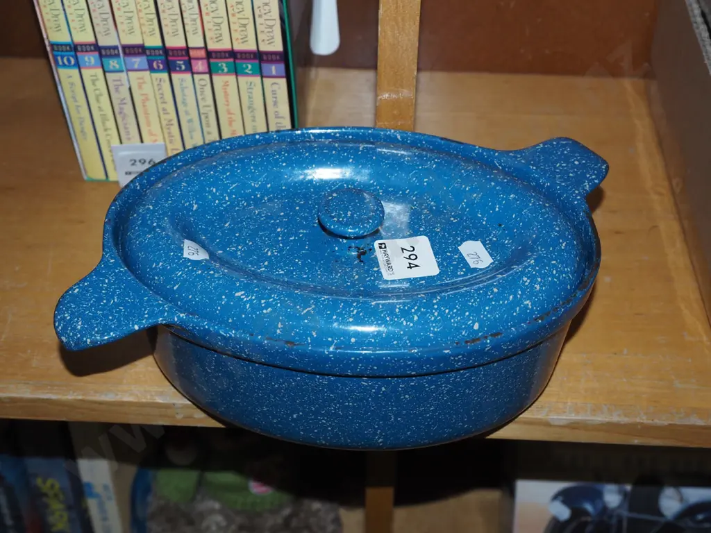 small blue speckled enamel cast iron casserole Image 1++