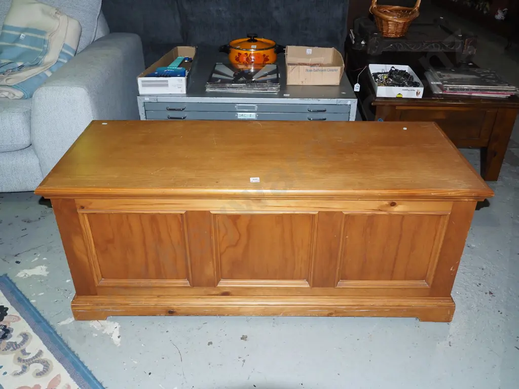 solid pine blanket box H500 W1230 D490 Image 1++