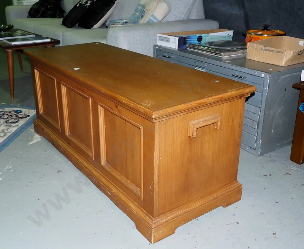 solid pine blanket box H500 W1230 D490 Image 1++
