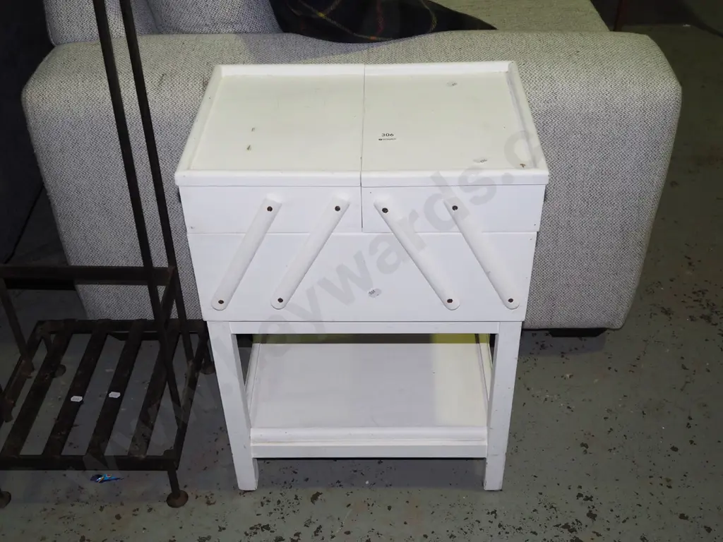 freestanding white painted sewing concertina Image 1++