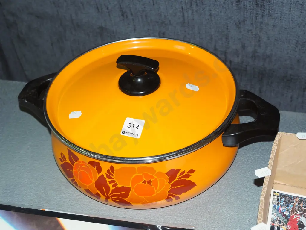 retro enamel lidded pot - as new condition Image 1++