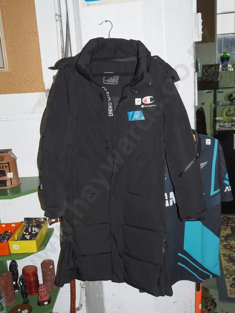 Champion size Small long puffer jacket Image 1++