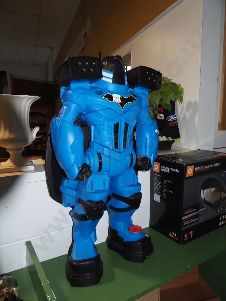 large plastic Batman battery powered action toy H710 Image 1++