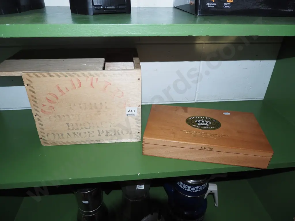 cigar box, small wooden tea box Image 1++