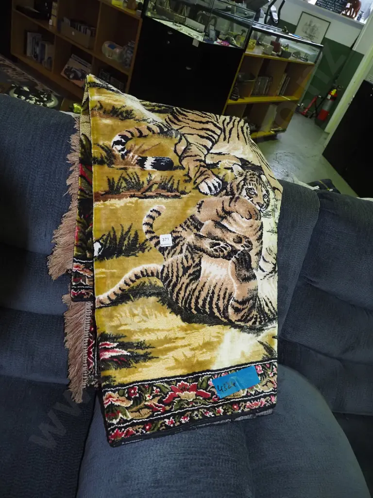 tiger themed lightweight mat Image 1++