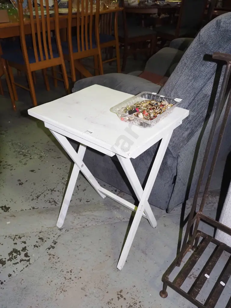 small folding table  Image 1++