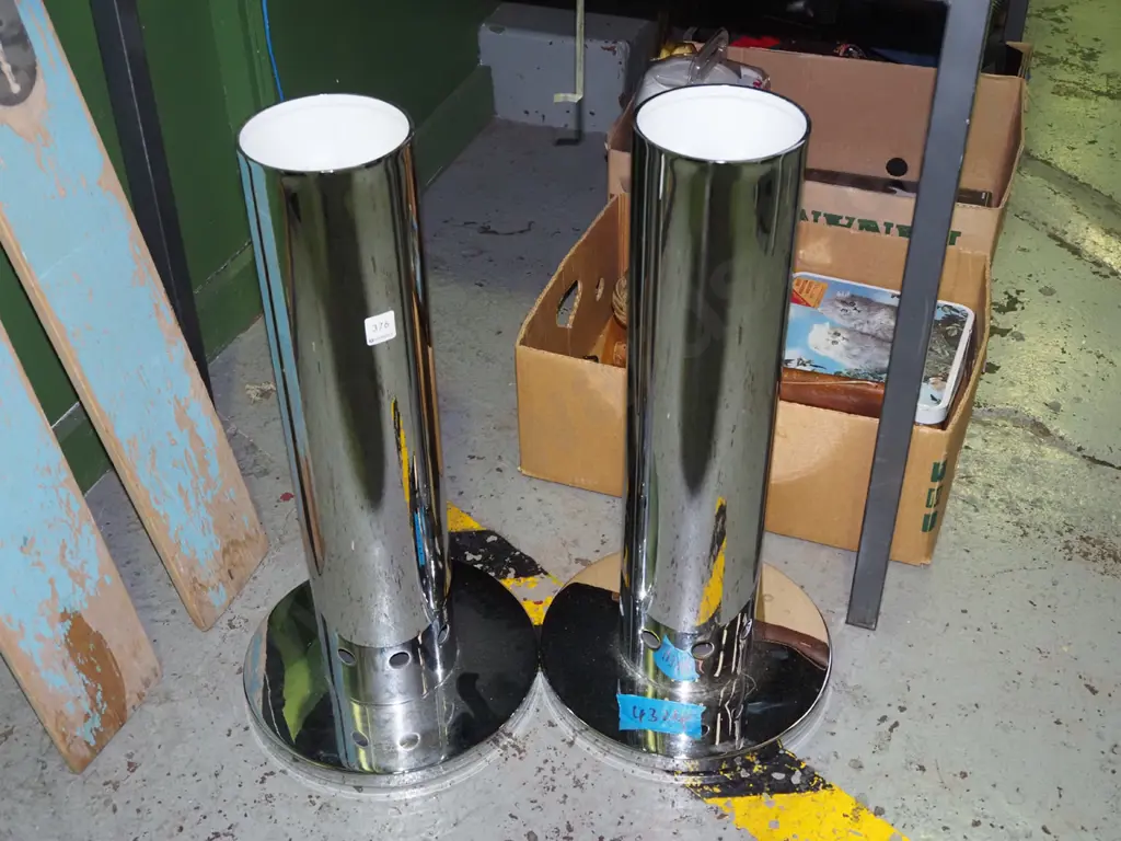 pair of chrome jardinere stands H620 Image 1++