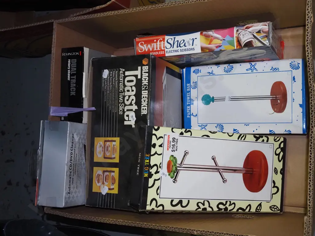 box; toaster, electric scissors etc Image 1++