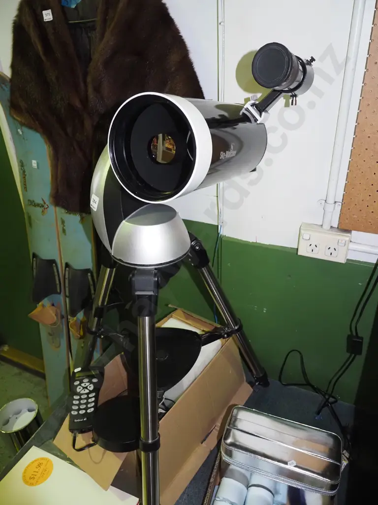 Skywatcher astronomical telescope, box of accessories Image 1++