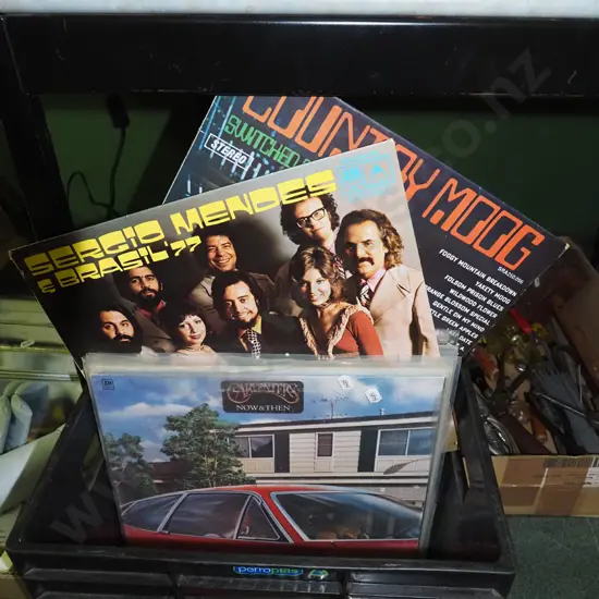 LPs; The Carpenters, Willie Nelson, Wings ec