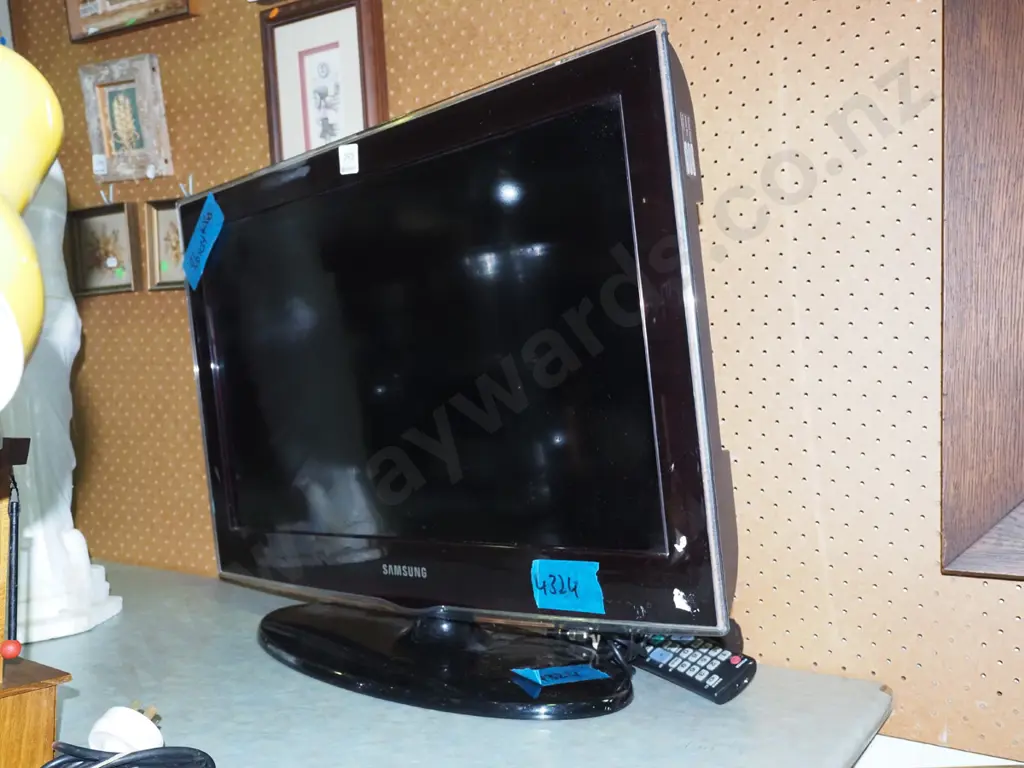 Samsung 29" TV - wobbly on stand Image 1++