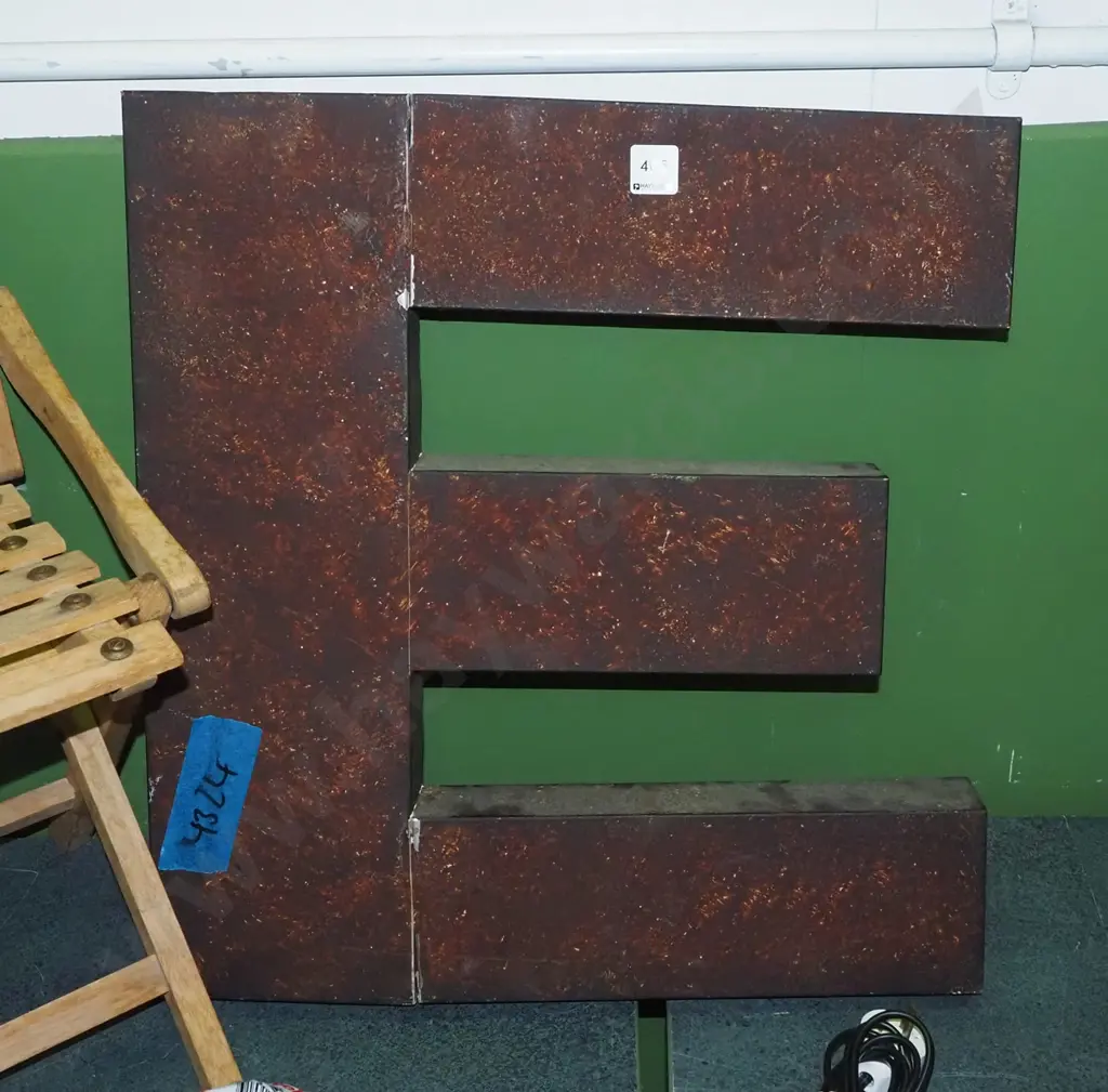 large metal letter E Image 1++