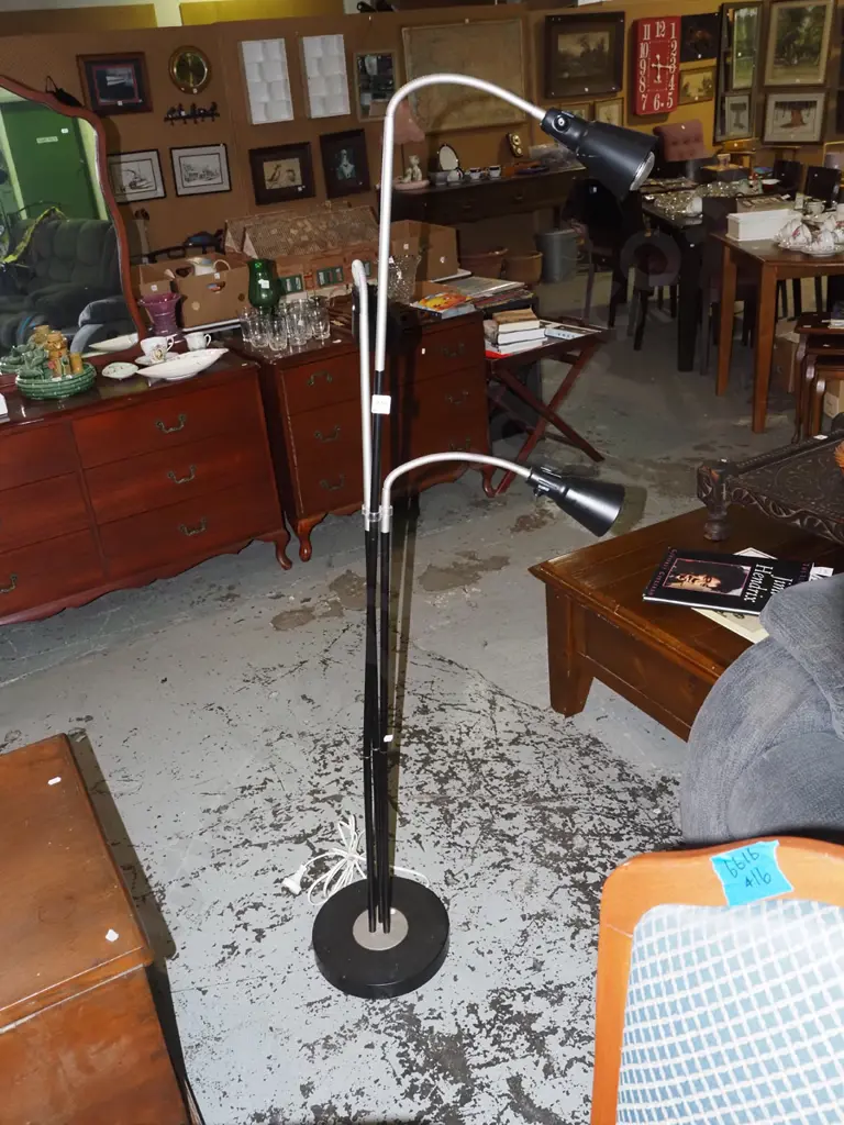 3x bulb adjustable standard lamp Image 1++