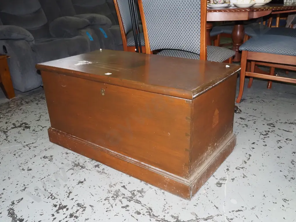 rimu dark stained woodworkers chest - lock but no key H520 W1000 D530 Image 1++