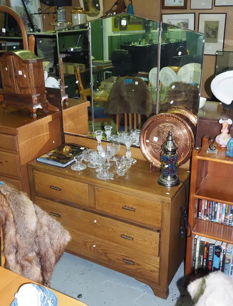 deco oak mirror back dresser - good condition H1590 W990 D410 Image 1++