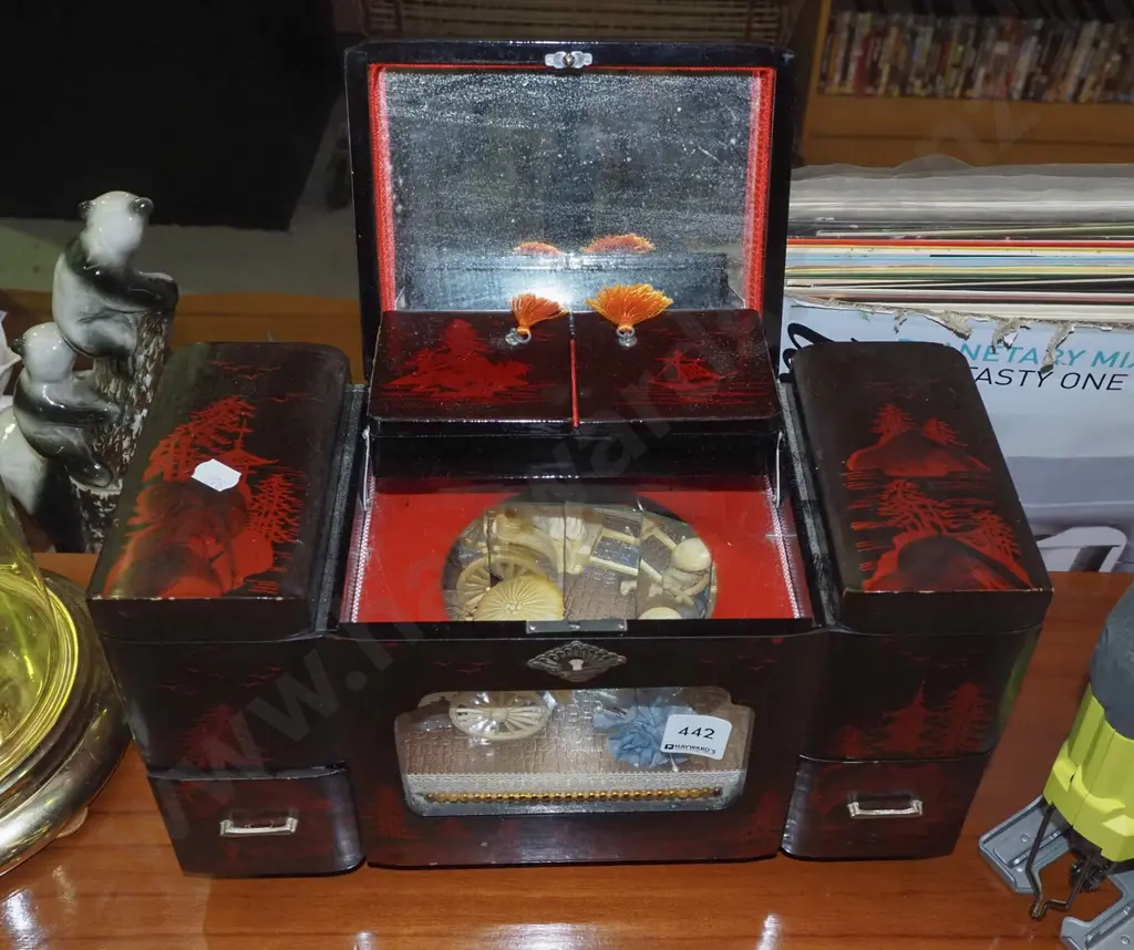 lacquer Japanese musical box H210 Image 1++