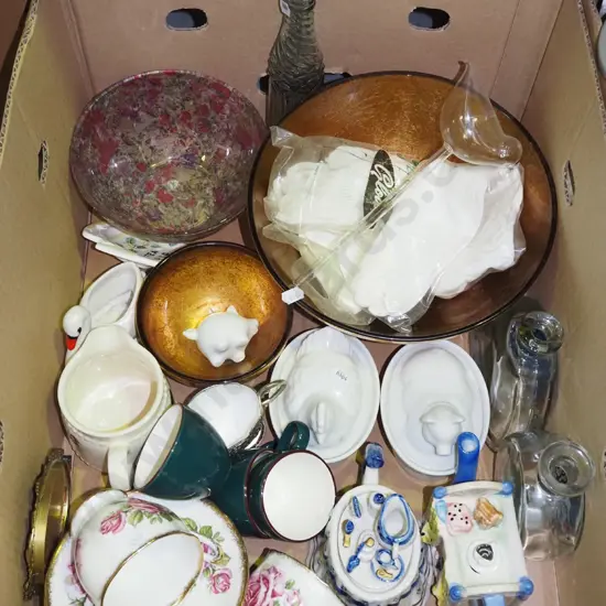 box; glass bowls, cups, saucers etc