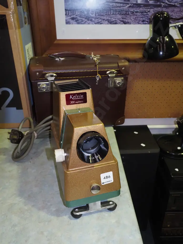 Kelvin vintage slide projector and case Image 1++