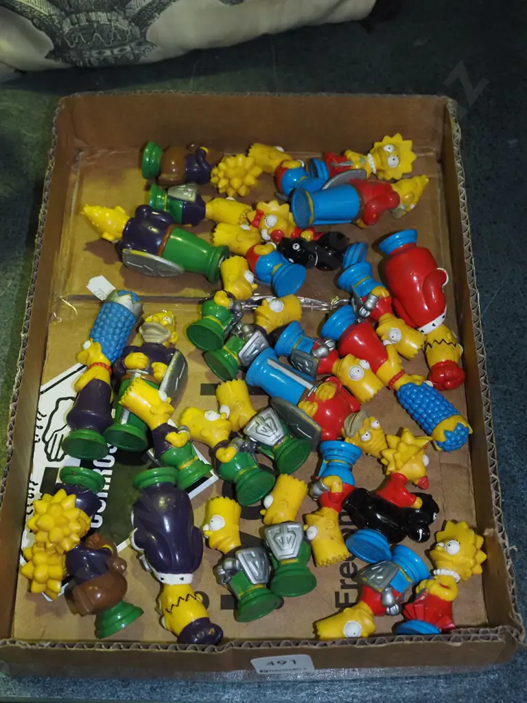 Simpson figurine chess pieces Image 1++