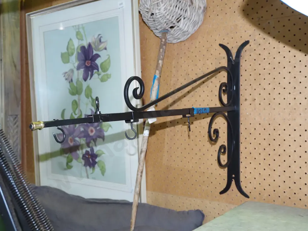 wall mounted extendable bracket and hooks Image 1++