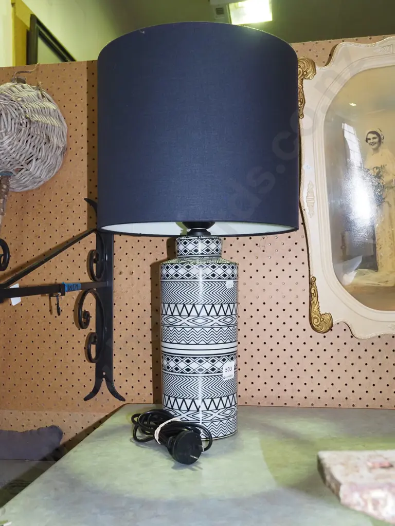 modern geometric patterned table lamp H550 Image 1++