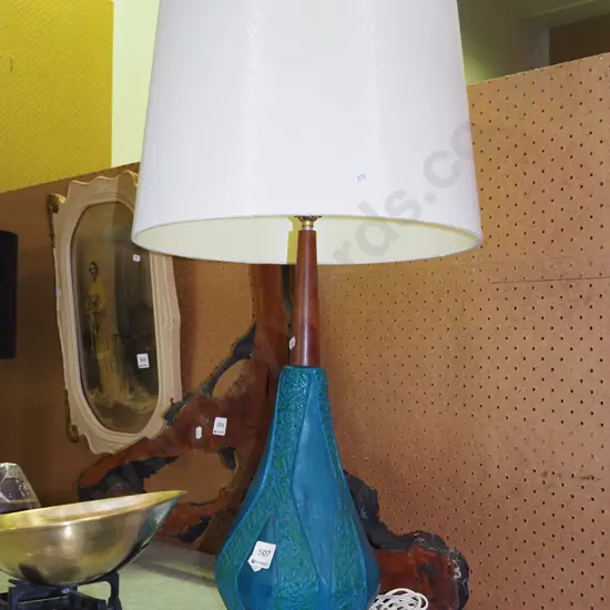 retro ceramic and wood based table lamp H710