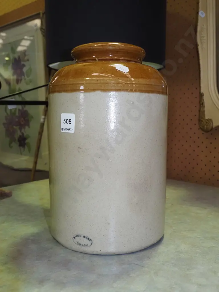 Timaru potteries wide mouth storage crack H290 Image 1++