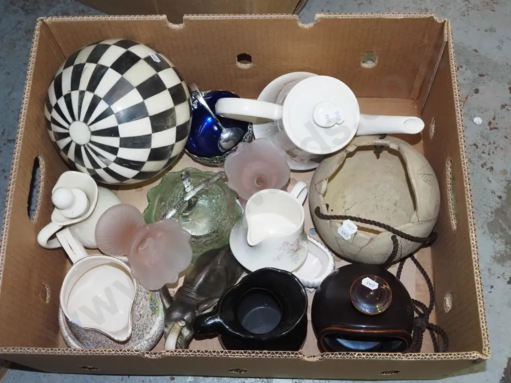box; coffee pot, vinegar jug, black and white salt pig etc Image 1++