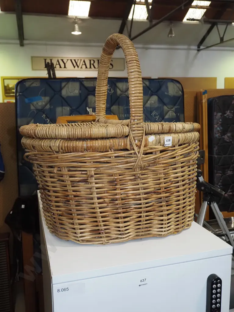 cane picnic hamper Image 1++