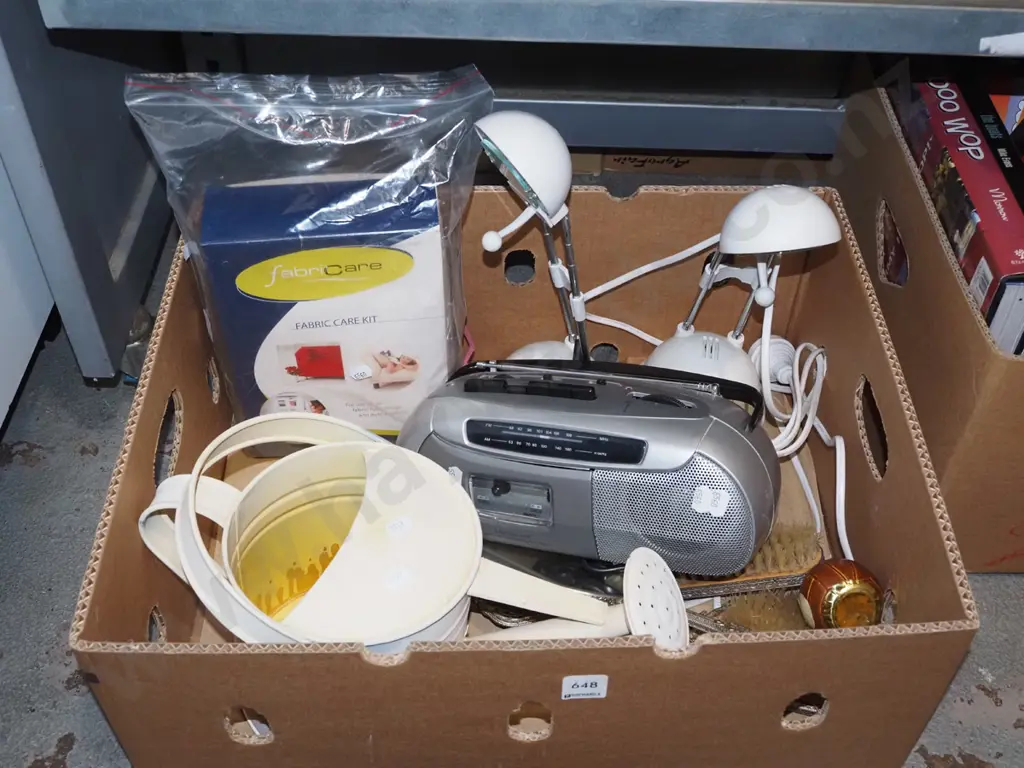 box; fabric care kits, 2x halogen desk lamps, dressing table set, small radio cassette player Image 1++