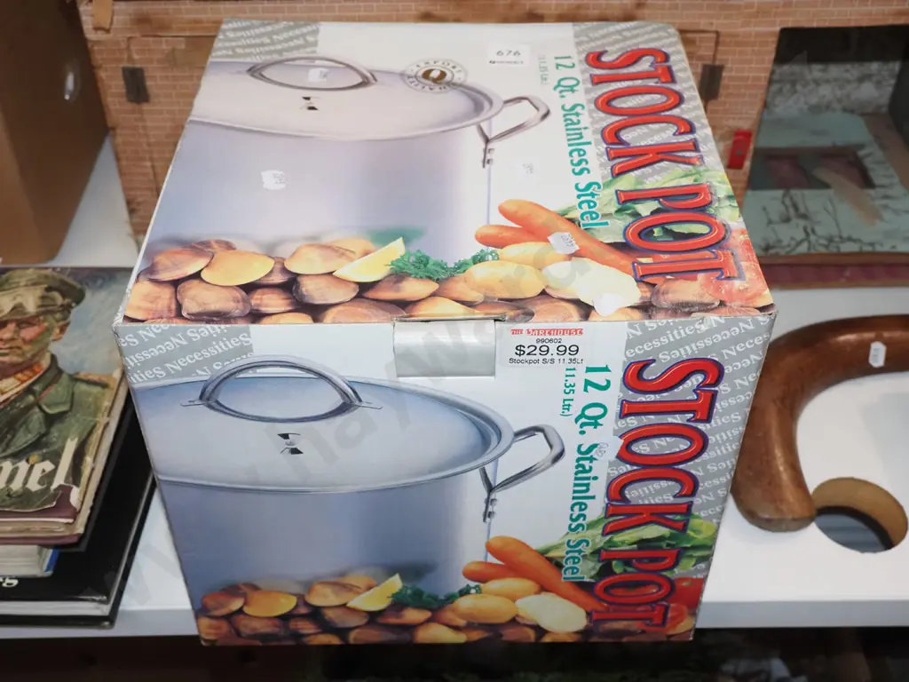 boxed as new  11L stock pot Image 1++