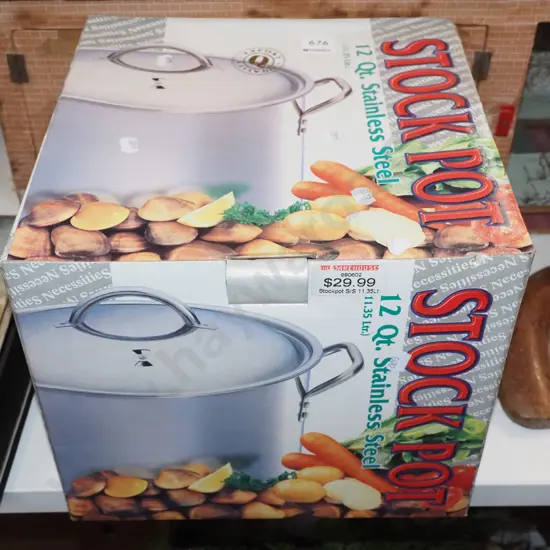boxed as new  11L stock pot