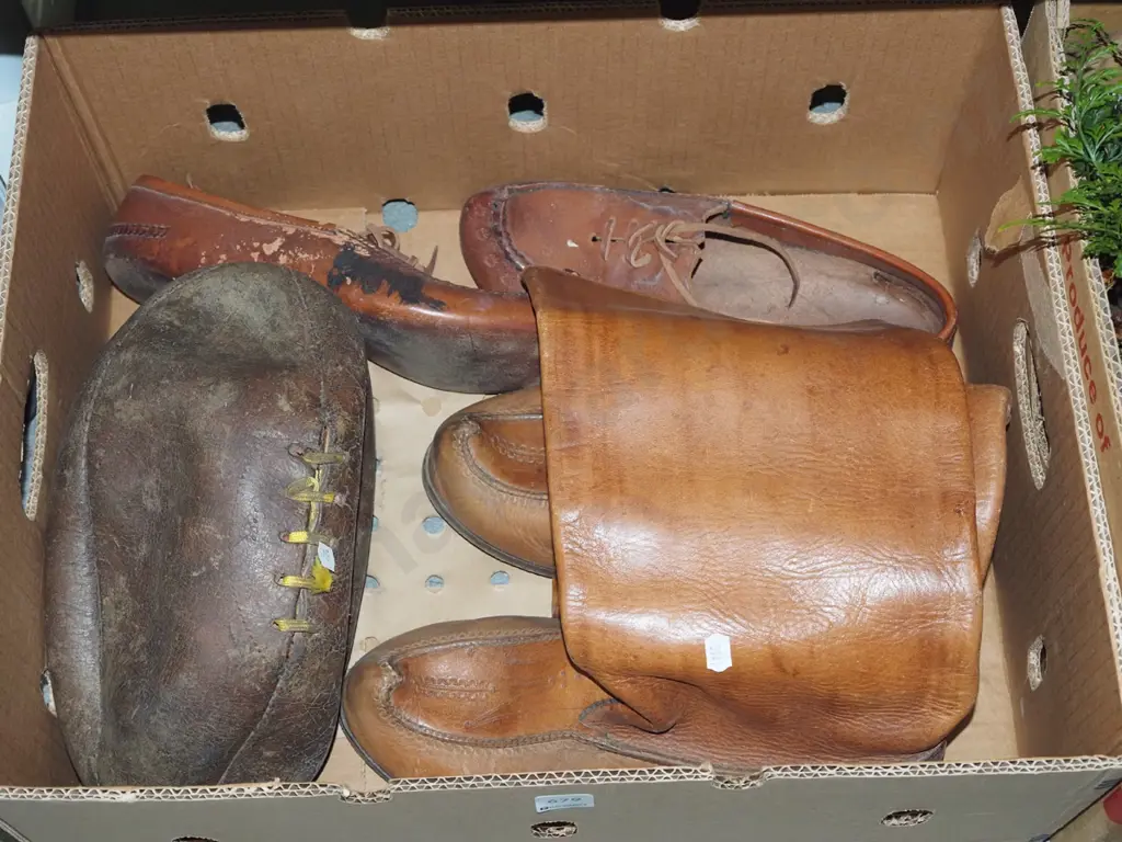box; leather boots, shoes etc Image 1++