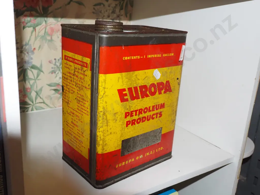 vintage Europa oil tin Image 1++