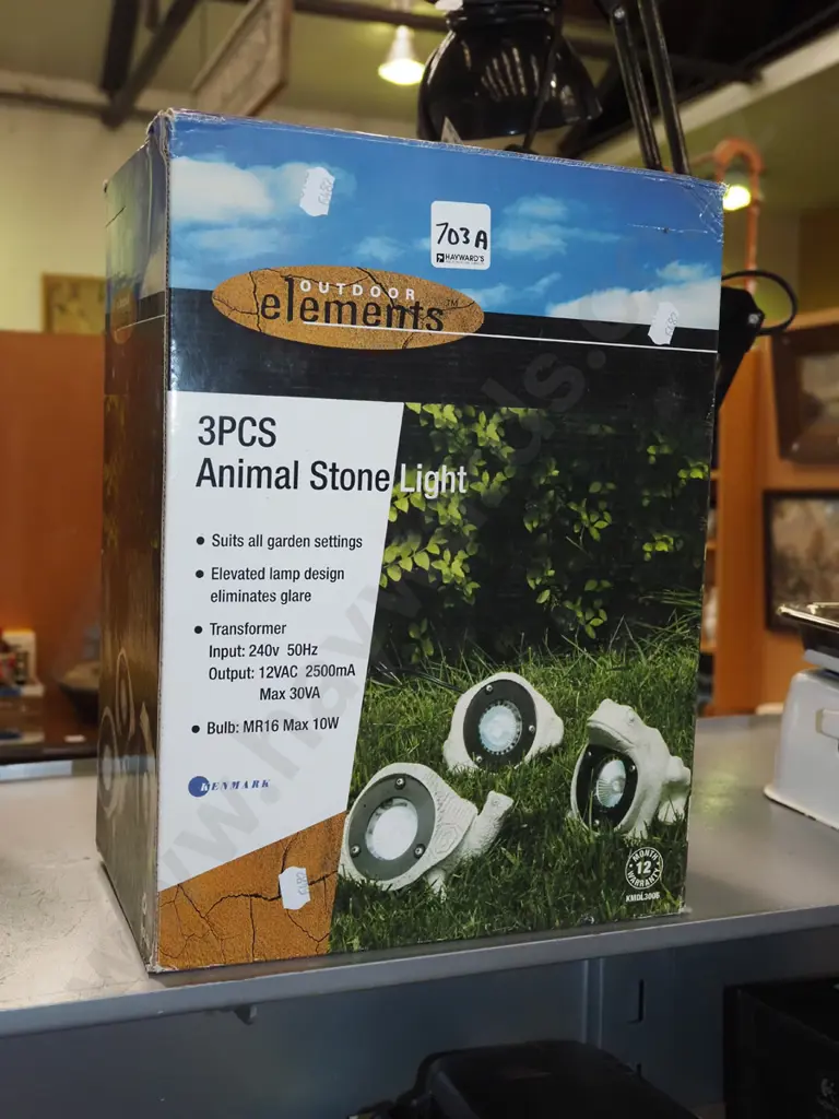 boxed set of 3 animal stone garden lights Image 1++