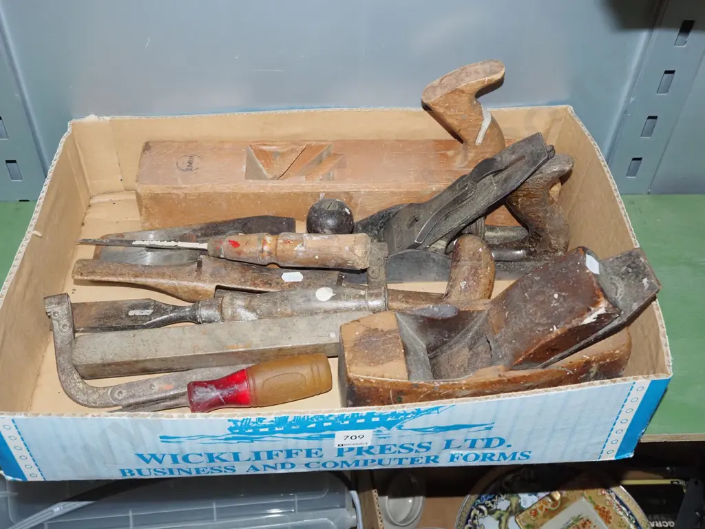 box of vintage tools; hand planes, chisels etc Image 1++