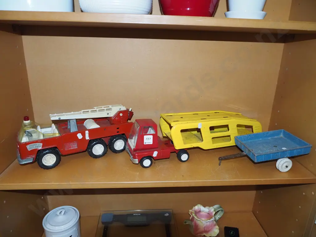 tin toy fire truck, car transporter, fun ho trailer - damage Image 1++