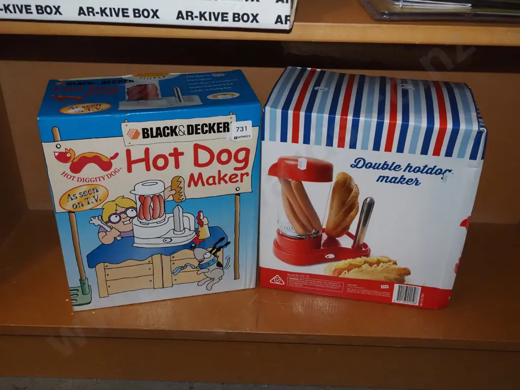 2x as new old stock hot dog makers Image 1++