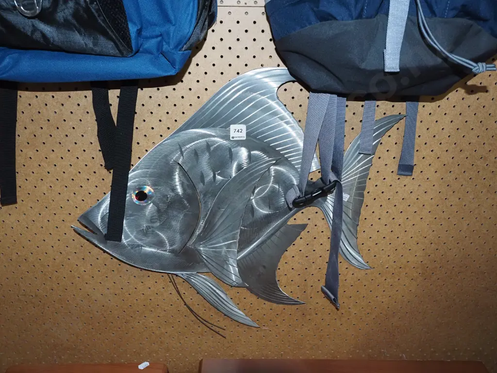 etched metal fish wall art W480 Image 1++