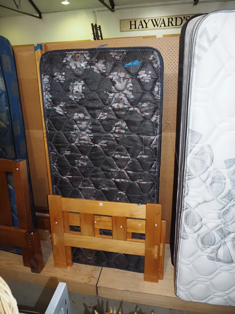 single slat bed base, mattress and headboard Image 1++