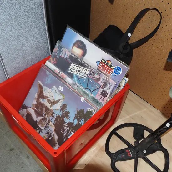 box of LPs; 10cc, Bee Gees, Cat Stevens etc