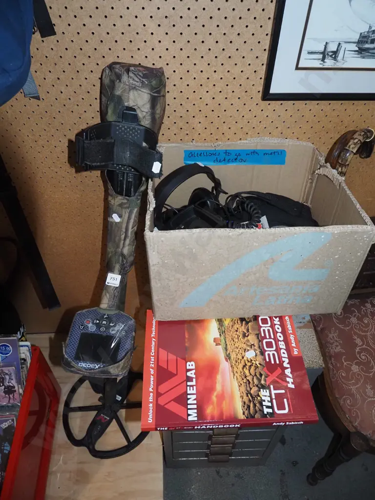 Mine Lab CTX3030 metal detector with book, knee pads and other accessories Image 1++