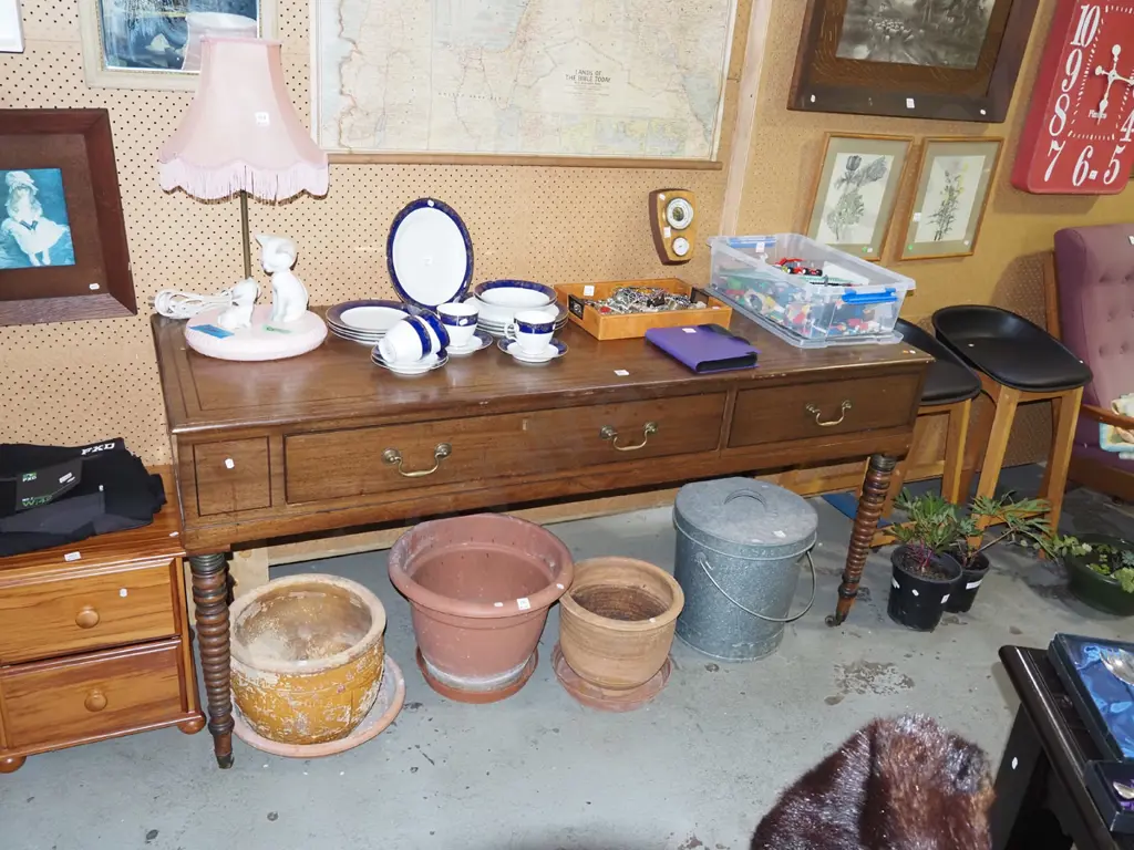 Georgian solid mahogany 2 drawer hall table -  needs repair - one leg coming off, not stable as is Image 1++