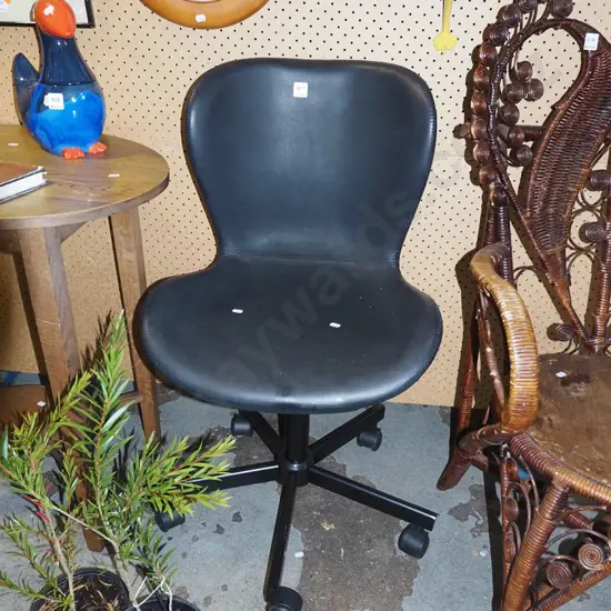black vinyl office chair