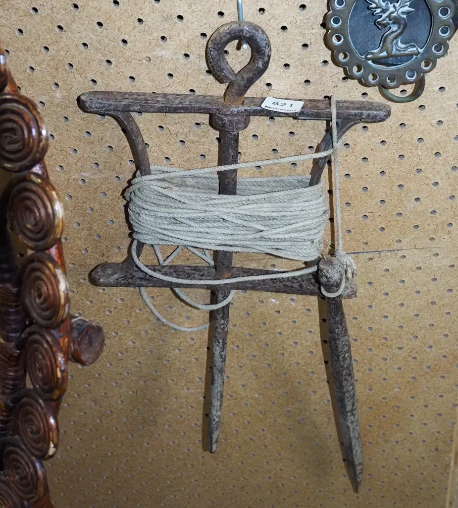 vintage gardener's planting string line Image 1++